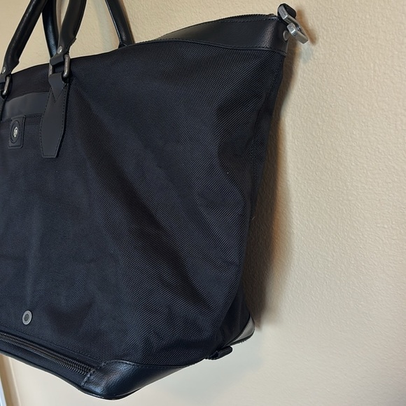 Lululemon large black duffle travel bag - Picture 5 of 16